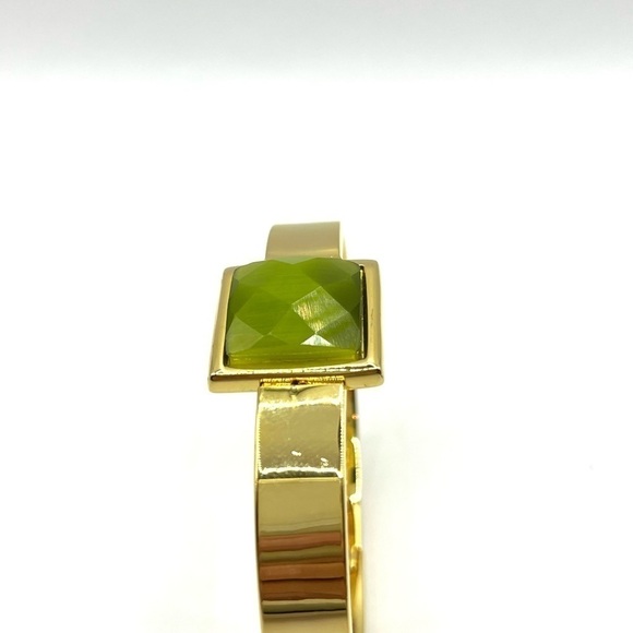 Clamper Style Bracelet Gold Tone with Peridot colored Square Acrylic Stone. - Picture 4 of 9